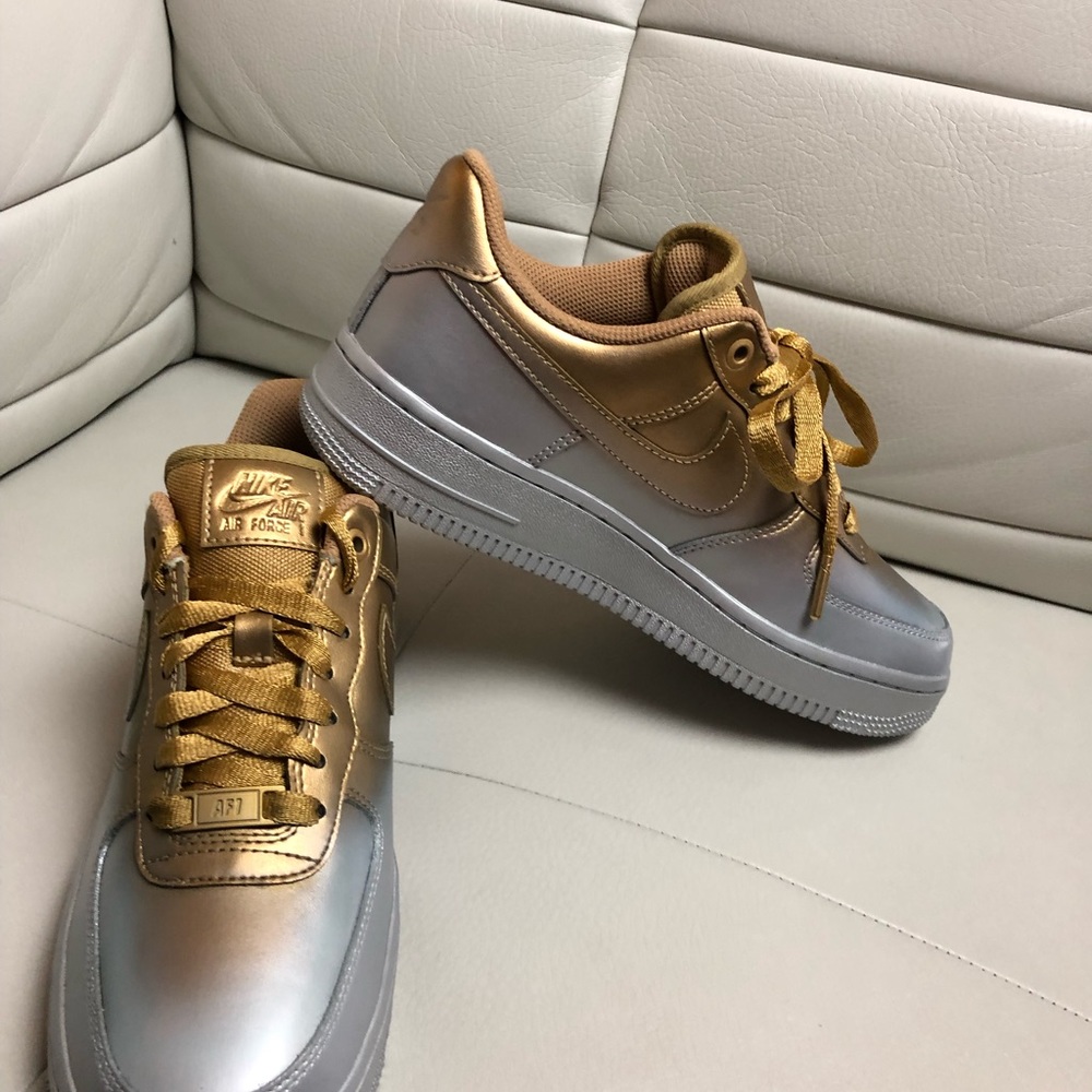 Metallic gold, and metallic platinum Women’sAF